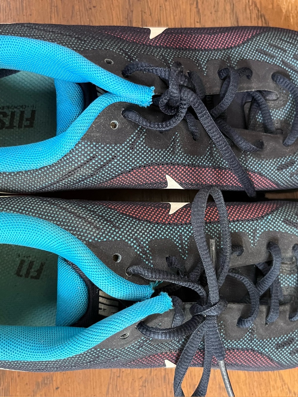 Nike Air Max Men's Athletic Sneakers - Black with Teal Accents size 9.5